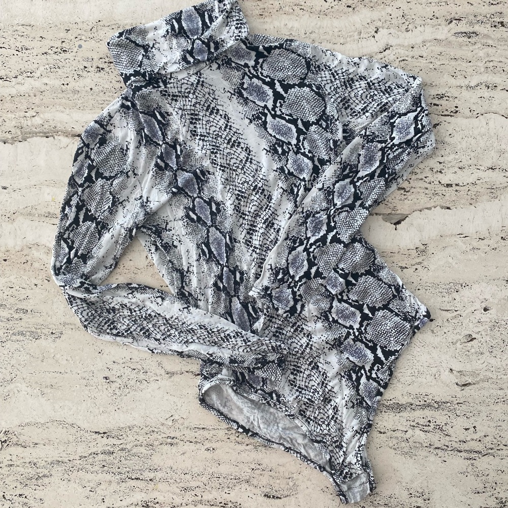 ✨WORN ONCE✨PLT BODYSUIT✨